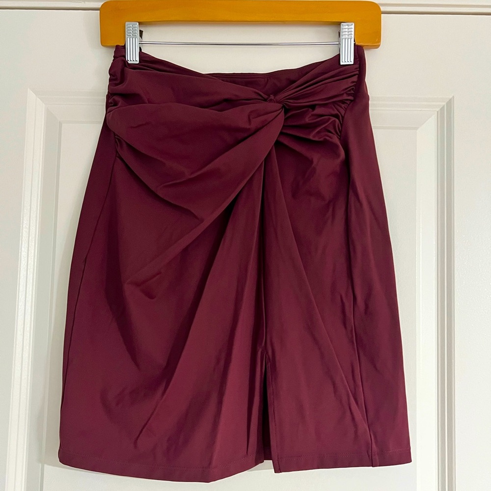 HALARA skirt size small NWT